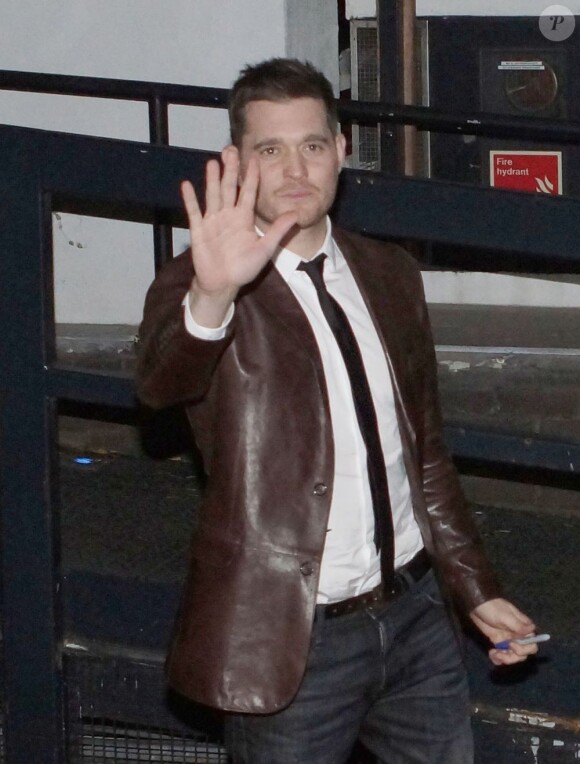Le crooner Michael Bublé sort des studios ITV à Londres, le 22 novembre 2012.