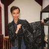 Sonia Rolland donne une robe Jean-Claude Jitrois. Les stars donnent un objet personnel pour la vente aux enchères de Vestiaire Collective dont les bénéfices seront reversés au 26e Téléthon qui se déroulera les 7 et 8 décembre 2012 à Paris.