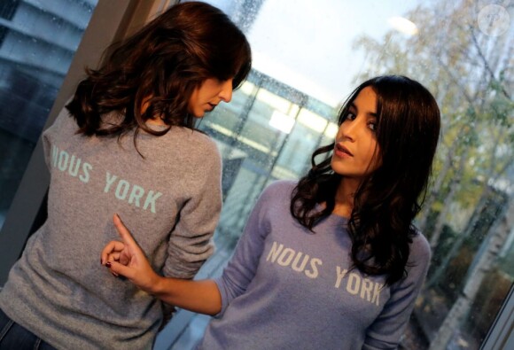 Géraldine Nakache et Leila Bekhti donnent le pull de leur film Nous York. Les stars donnent un objet personnel pour la vente aux enchères de Vestiaire Collective dont les bénéfices seront reversés au 26e Téléthon qui se déroulera les 7 et 8 décembre 2012 à Paris.