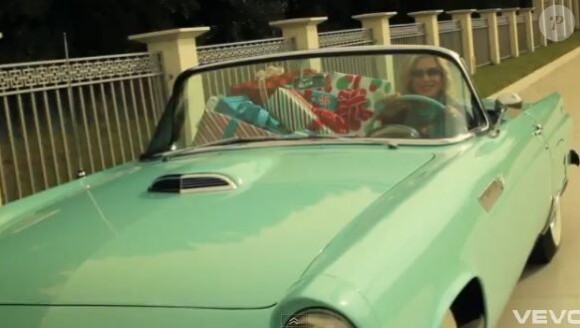 John Travolta et Olivia Newton-John dans le clip de leur chanson I think you might like it.