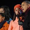 Président Obama, Michelle Obama, Malia et Sasha Obama le 6 décembre 2012. Ils ont illuminé l'arbre de Noël national.