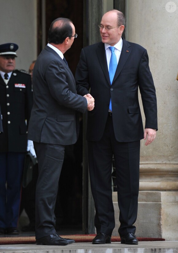 Le prince Albert de Monaco rencontrait le 7 décembre 2012 le président François Hollande lors d'une visite de travail à l'Elysée.