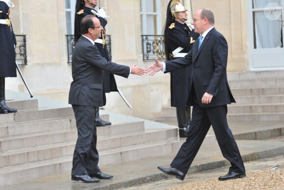Albert II de Monaco rencontrait le 7 décembre 2012 le président François Hollande lors d'une visite de travail à l'Elysée.