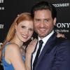 Jessica Chastain pétille dans les bras d'Edgar Ramirez lors de la première de Zero Dark Thirty au Dolby Theatre de Hollywood, le 10 décembre 2012.