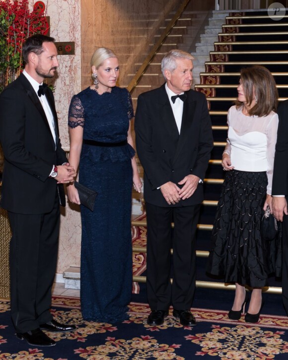 Le prince Haakon et la princesse Mette-Marit avec Thorbjorn Jagland, président du comité Nobel. La famille royale de Norvège donnait le 10 décembre 2012 au Grand Hotel d'Oslo un banquet en l'honneur du Prix Nobel de la Paix, décerné préalablement à l'UE lors d'une cérémonie à l'Hôtel de Ville.