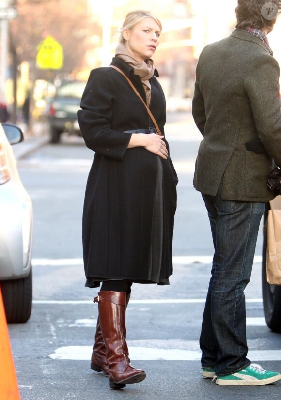 La future maman Claire Danes à New York avec son mari Hugh Dancy le 11 décembre 2012
