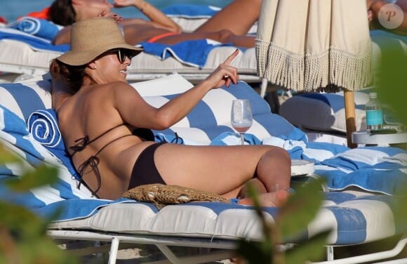 Kate Walsh dévoile son corps en maillot de bain à Miami, le 11 décembre 2012