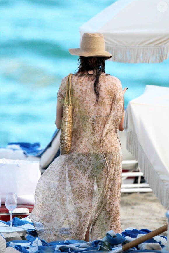 Kate Walsh dévoile son corps en maillot de bain à Miami, le 11 décembre 2012