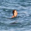 Kate Walsh dévoile son corps en maillot de bain et nage à Miami, le 11 décembre 2012