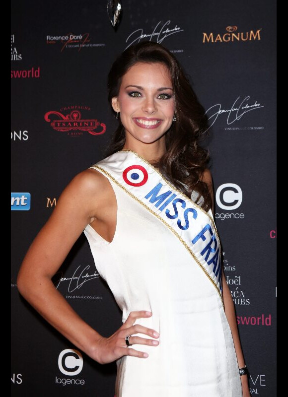 Marine Lorphelin, Miss France 2013, assiste à la 17e édition des sapins de Noël des créateurs à l'hôtel Salomon de Rothschild à Paris le 10 decembre 2012.