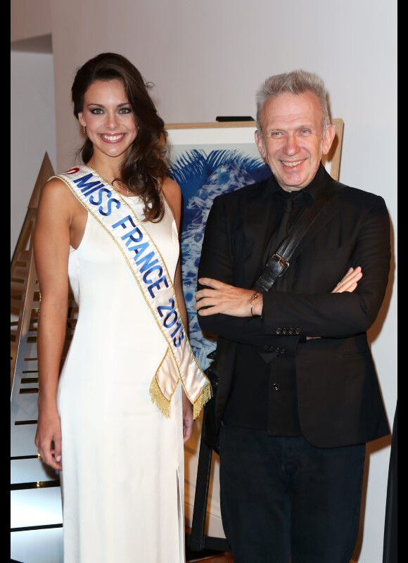 Marine Lorphelin, Miss France 2013 et Jean-Paul Gaultier à la 17e édition des sapins de Noël des créateurs à l'hôtel Salomon de Rothschild à Paris le 10 decembre 2012.