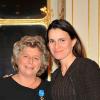 Jacqueline Franjou, vice-présidente du Women's Forum et créatrice du festival de Ramatuelle, reçoit les insignes d'officier de la Légion d'honneur par Aurélie Filippetti dans les salons du ministère de la Culture à Paris, le 12 décembre 2012.