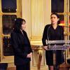 Aurélie Filippetti rend hommage à Juliette Gréco dans les salons du ministère de la Culture à Paris, le 12 décembre 2012.