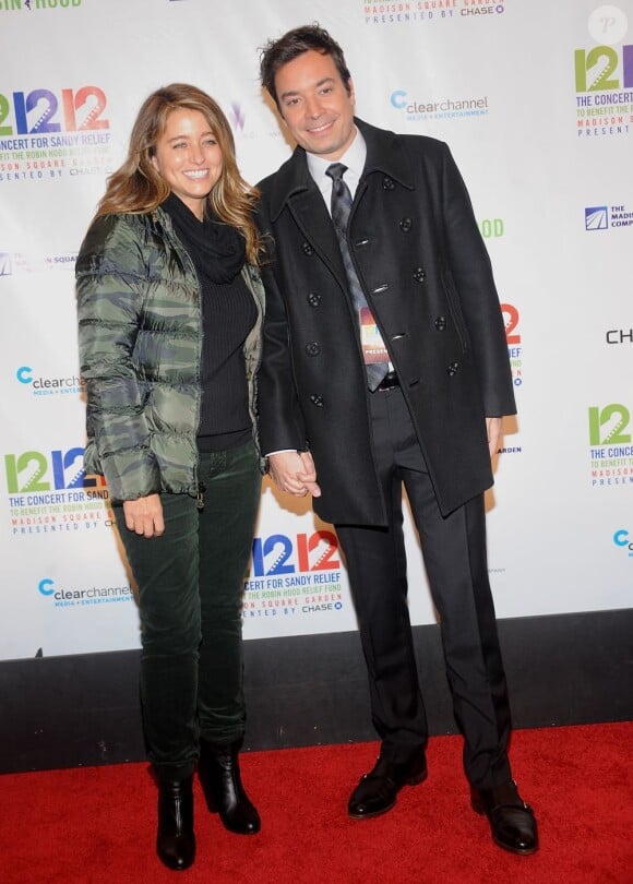 Nancy Fallon et Jimmy Fallon lors du concert de soutien aux victimes de l'ouragan Sandy, le 12 décembre 2012 à New York.