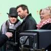 Hugh Jackman rend visite, avec sa femme Deborra-Lee Furness à son compère Russell Crowe sur le tournage de A Winter's Tale à New York, le 12 décembre 2012.