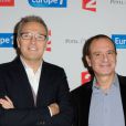 Laurent Ruquier et Gérard Miller lors de la présentation de  On ne demande qu'à le connaitre  au Théâtre Antoine dont il est propriétaire à Paris, le 2 décembre 2012.
