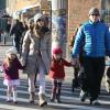 Sarah Jessica Parker et son mari Matthew Broderick emmènent leurs filles Tabitha et Marion a l'école à New York, le 14 décembre 2012. La famille était chaudement habillée. Malgré le froid, les deux petites sont sorties en jupe.