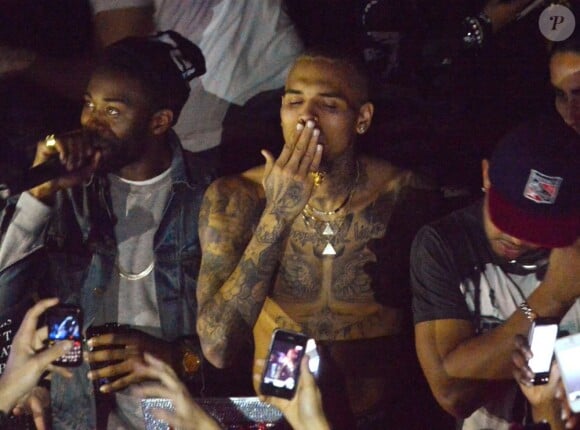 Chris Brown fait la fête au Palais Maillot après son concert au Palais Omnisports de Bercy, à Paris. Le 7 décembre 2012.