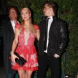 Paris Hilton et son petit ami River Viiperi prennent la pose après avoir dîner avec ses parents Rick et Kathy Hilton au célèbre restaurant Mr Chow à Los Angeles, le 15 décembre 2012.