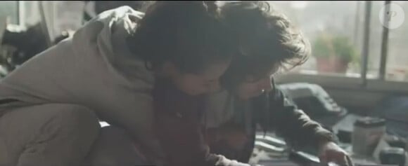 Orelsan bien soutenu, image du clip Si Seul, extrait du Chant des Sirènes, réalisé par David Tomaszewski (décembre 2012)