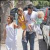 Peter André et ses trois enfants, Junior Sawa, Princess Tiaamii et Harvey en vacances à Chypre le 19 juin 2009.