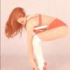 Irina Shayk et ses courbes parfaites dans un strip-tease de Noël pour le magazine LOVE