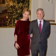 La princesse Mathilde était somptueuse en rouge au bras du prince Philippe. La famille royale de Belgique assistait le 19 décembre 2012 au palais Laeken, à Bruxelles, au concert de Noël annuel, suivi d'une réception.