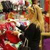 Exclusif - Reese Witherspoon fait du shopping au centre commercial Westside Pavilion. Westwood, le 20 décembre 2012.