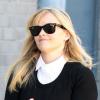 Exclusif - Reese Witherspoon profite d'une belle journée à Westwood en faisant du shopping. Le 20 décembre 2012.