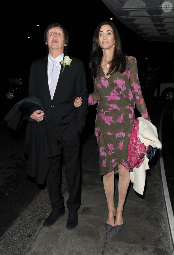 Paul McCartney et sa femme assistent au mariage de Ronnie Wood le 21 décembre 2012 à Londres