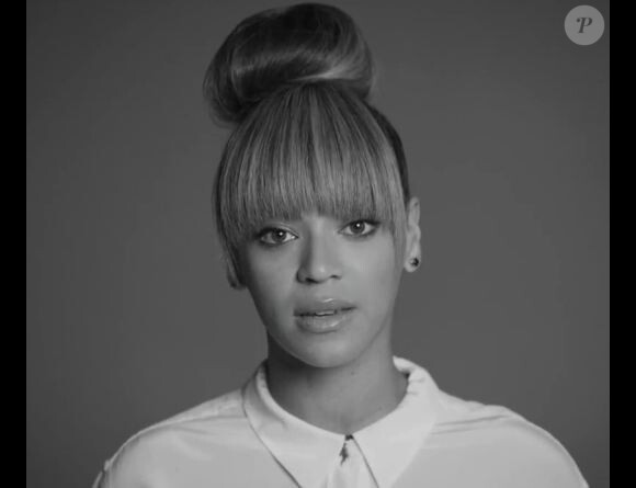 Beyoncé Knowles dans la vidéo Demand A Plain, se joint à la liste des personnalités souhaitant des mesures pour le contrôle des armes à feu.