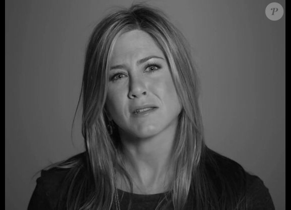 Jennifer Aniston et les personnalités américaines, endeuillées par la tuerie de Newtown, demandent des mesures pour le contrôle des armes à feu.