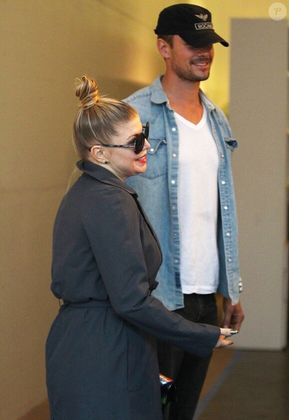 Fergie et son mari Josh Duhamel, souriants et amoureux, font du shopping à West Hollywood, le 22 décembre 2012