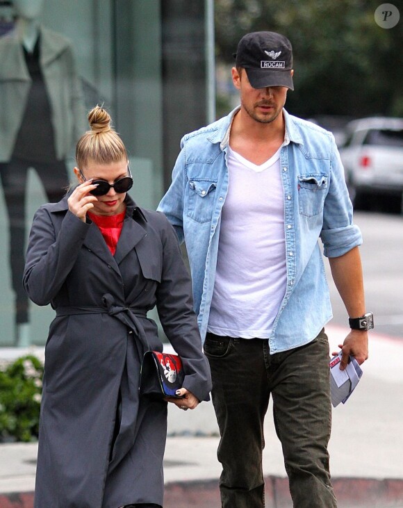Fergie et son mari Josh Duhamel : Les amoureux font du shopping à West Hollywood, le 22 décembre 2012