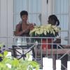 Rihanna passe la journée avec des amis dans sa maison à Bridgetown. Le 23 décembre 2012.