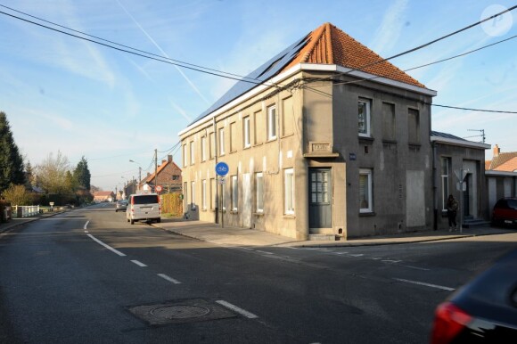 L'ancienne maison de douane que la presse a annoncé comme la nouvelle demeure que Gérard Depardieu a acquise, mais sa véritable acquisition à Néchin en Belgique est bien différente.