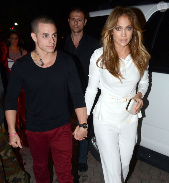 Jennifer Lopez et son chéri Casper Smart arrivent à leur hôtel à San Juan, le 22 décembre 2012.