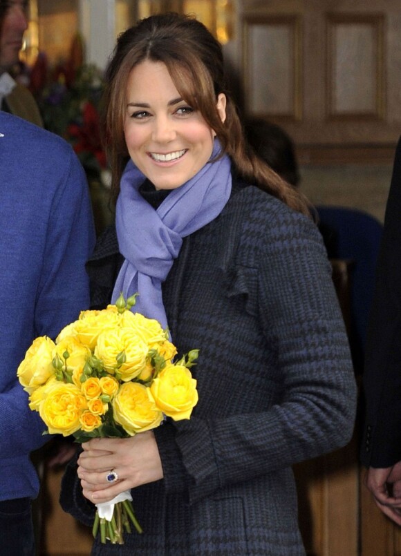 Catherine, duchesse de Cambridge, à la sortie de l'hôpital King Edward VII de Londres le 6 décembre 2012.