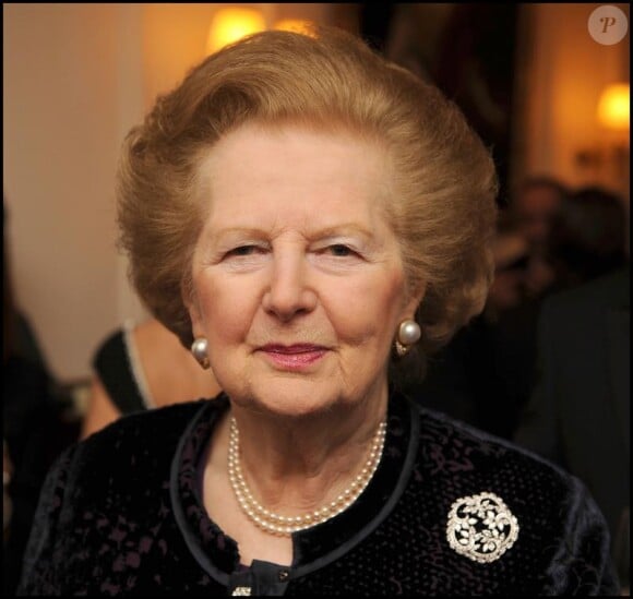 Margaret Thatcher assiste à un dîner pour récolter des fonds pour les réfugiés au Royal Hospital Chelsea de Londres, le 23 février 2010.
