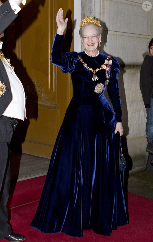 Arrivée de la reine Margrethe II de Danemark et du prince Henrik au gala du Nouvel An au palais Amalienborg, à Copenhague, le 1er janvier 2013