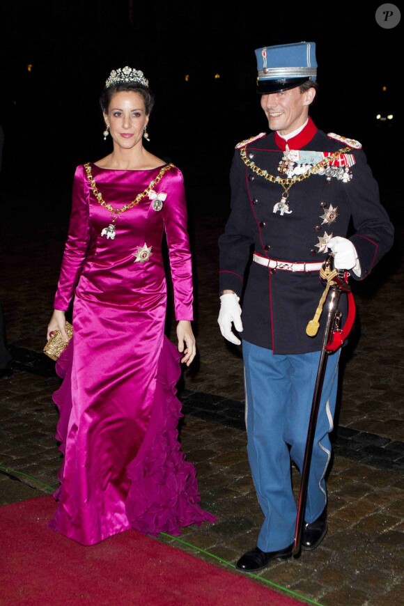 La princesse Marie et le prince Joachim de Danemark arrivant au gala du Nouvel An au palais Amalienborg, à Copenhague, le 1er janvier 2013