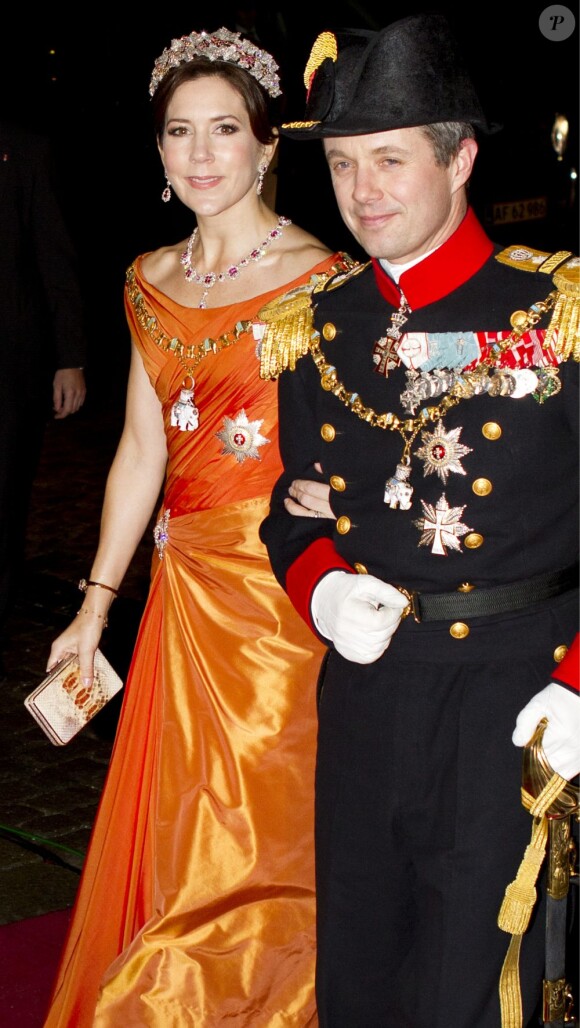 La princesse héritière Mary et le prince héritier Frederik de Danemark au gala du Nouvel An au palais Amalienborg, à Copenhague, le 1er janvier 2013