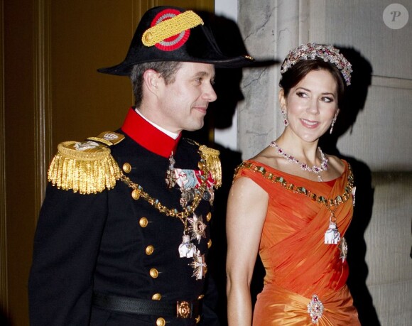 La princesse héritière Mary et le prince héritier Frederik de Danemark au gala du Nouvel An au palais Amalienborg, à Copenhague, le 1er janvier 2013