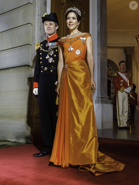 La princesse héritière Mary et le prince héritier Frederik de Danemark au gala du Nouvel An au palais Amalienborg, à Copenhague, le 1er janvier 2013