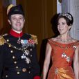 Le prince Frederik et la princesse Mary de Danemark au gala du Nouvel An au palais Amalienborg, à Copenhague, le 1er janvier 2013