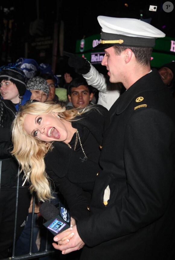 Jenny McCarthy déchaînée avec Benjamin Moore lors du concert du Nouvel An, à Times Square, le 31 décembre 2012.