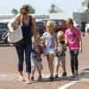 Denise Richards est allée faire des courses avec ses filles Sam, Lola et Eloise, ainsi que les jumeaux de son ex-mari Charlie Sheen, Max et Bob à Los Angeles, le 9 septembre 2012.