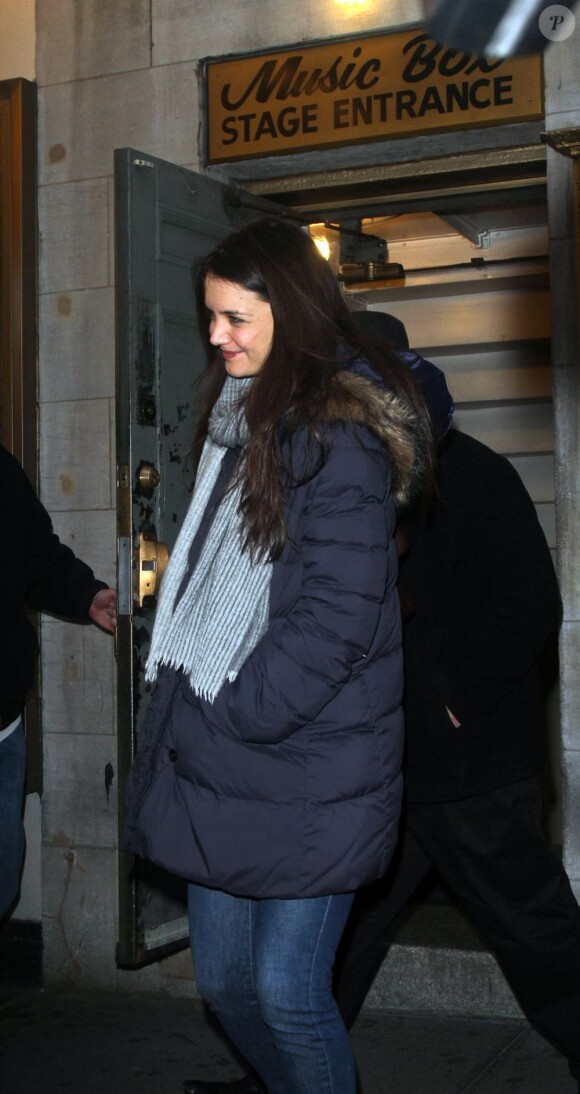 Katie Holmes se rendant au théâtre, le samedi 5 janvier 2013, pour l'avant-dernière de Dead Accounts.