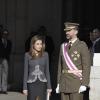 Letizia d'Espagne, discrète et élégante au côté de Felipe. Juan Carlos Ier d'Espagne présidait avec le prince Felipe, la reine Sofia et la princesse Letizia la Pâque militaire, le 6 janvier 2013 au palais royal.