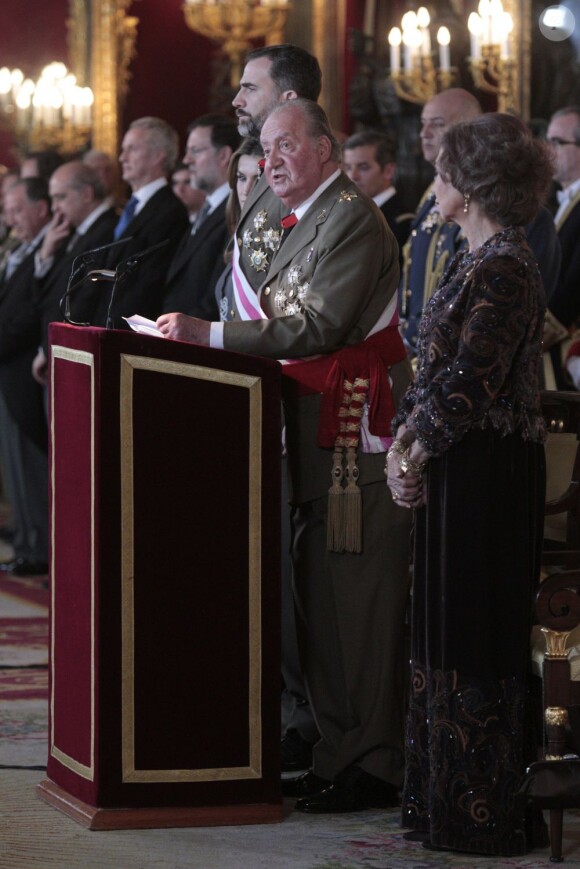 Juan Carlos Ier d'Espagne lors de son discours en salle du Trône, avec le prince Felipe, la reine Sofia et la princesse Letizia, célébrait le 6 janvier 2013 au palais royal la Pâque militaire.